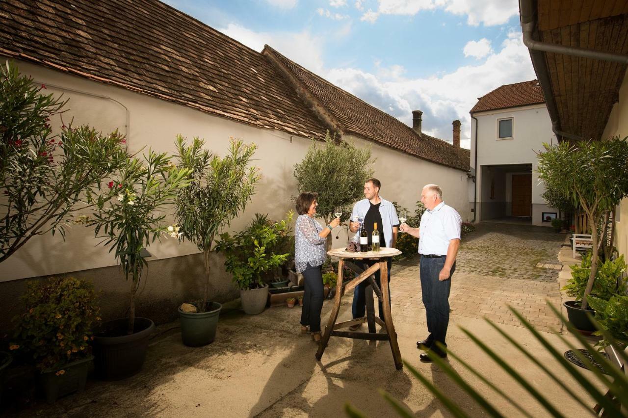 Weingut Familie Krell Hotel Mitterretzbach Exterior photo